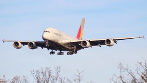 Photo of HL7635 - Airbus A380-841 operated by Asiana Airlines