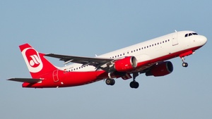 Photo of D-ASGK - Airbus A320-214 operated by Sundair
