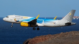 Photo of EC-MLE - Airbus A320-232 operated by Vueling